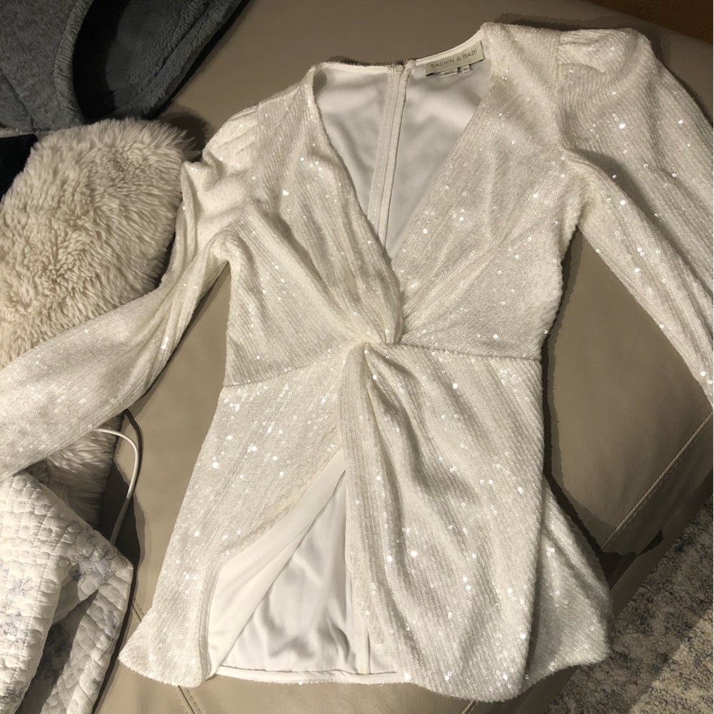 Sachin & Babi ivory sequined 3/4 sleeve top. - Picture 3 of 10
